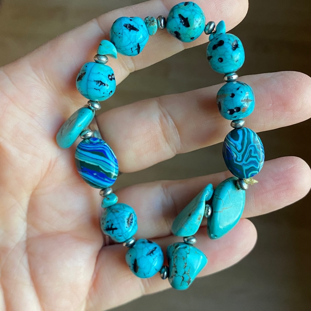 Turquoise Nugget Bead Stretch Bracelet w/ Blue Swirl Accent Beads